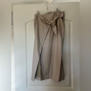 Elizabeth and James Taupe Wrap Skirt with Front Knot Detail – Size Small